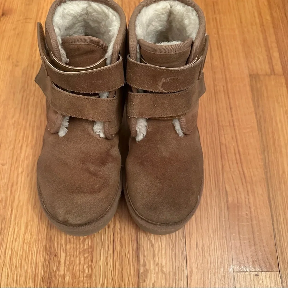 UGG ChestBut Suede boots Size 3